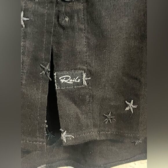 Rails Robyn star Embroidered Button Down Top. Medium - Picture 6 of 8